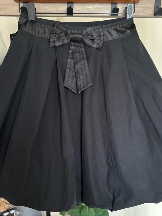 Vigour grass Dresses & Skirts - Black A-Line Skirt with Bow Detail - size 4